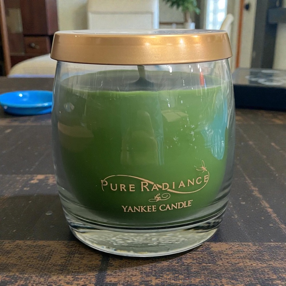 Yankee Candle Pure Radiance TIS THE SEASON Scented Jar‎ Candle 10 oz Green